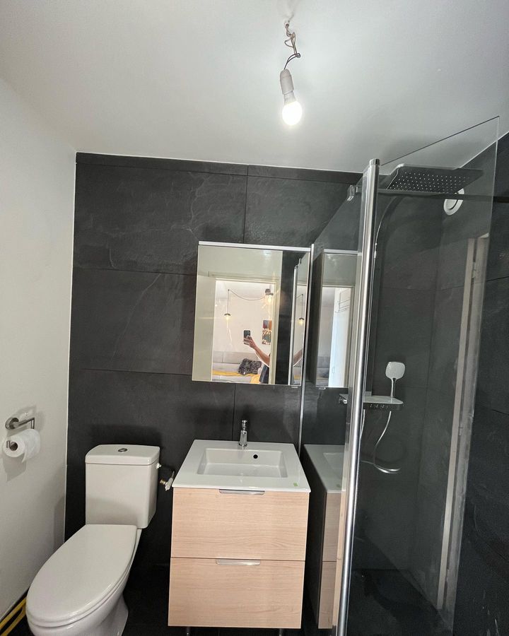 Salle de bain rénové et moderne