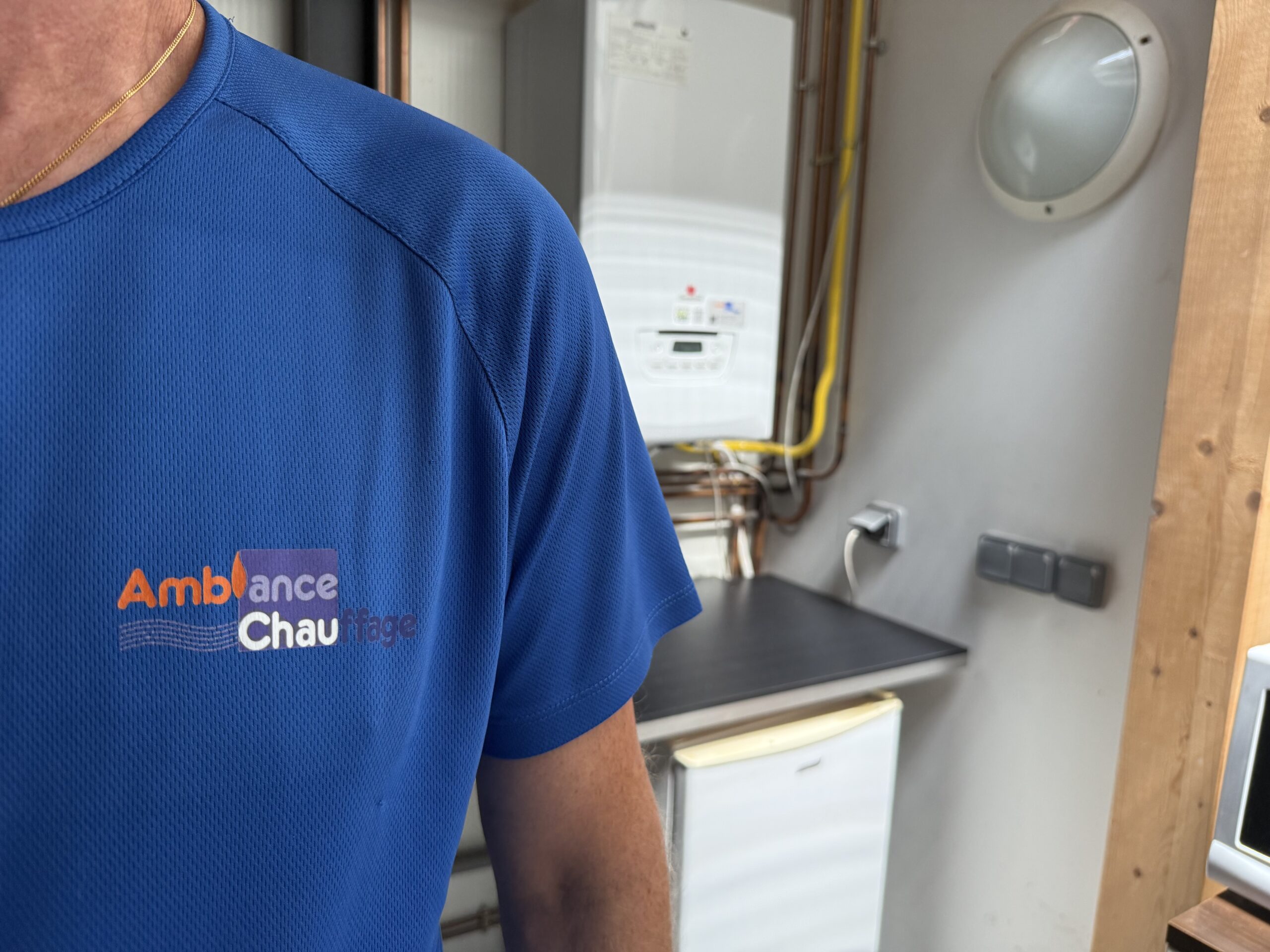 Chauffagiste d'Ambiance chauffage lors d'un chantier chez un client